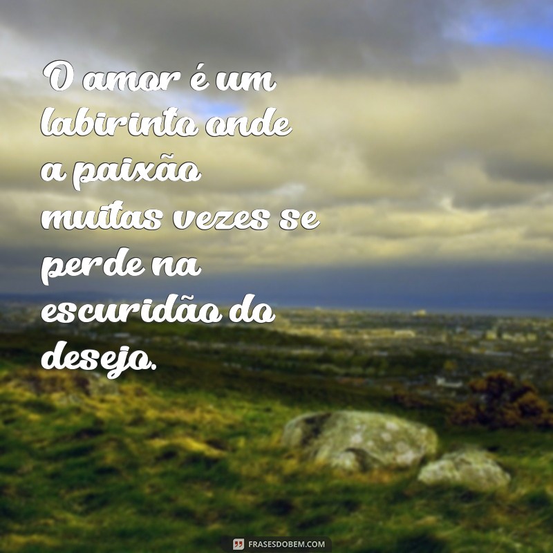 amor estranho amor sexo O amor é um labirinto onde a paixão muitas vezes se perde na escuridão do desejo.