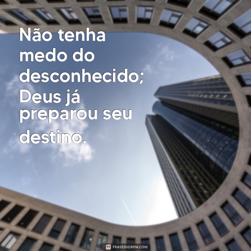 Frases Inspiradoras: Deus Está no Controle em Todos os Momentos 