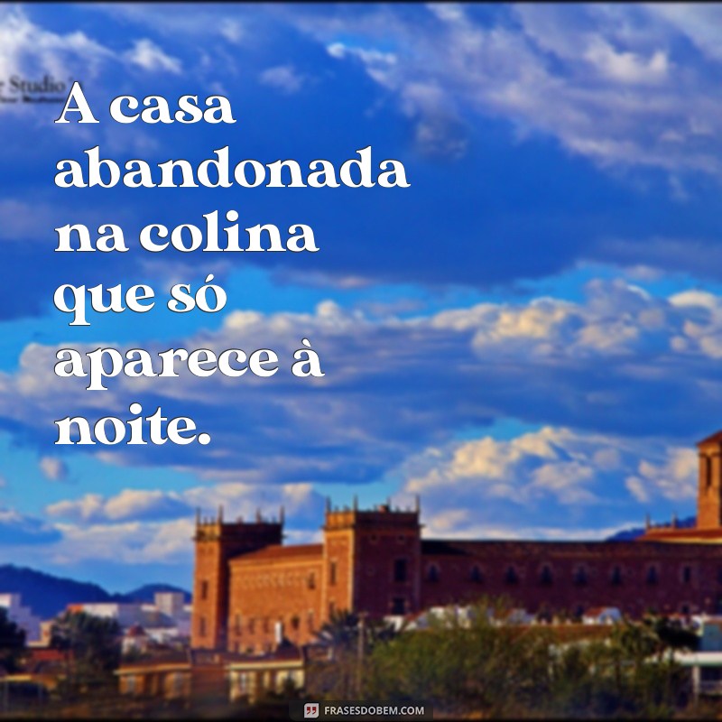 história assustadora para ler A casa abandonada na colina que só aparece à noite.