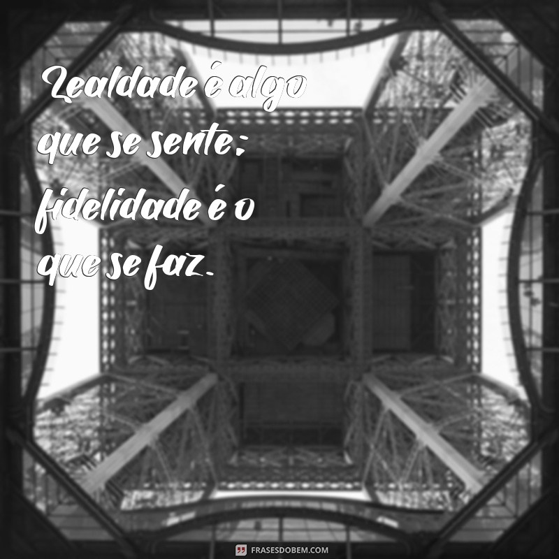 Lealdade vs Fidelidade: Entenda as Diferenças e a Importância em Relacionamentos 