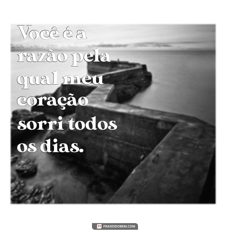 frases para uma pessoa especial amor Você é a razão pela qual meu coração sorri todos os dias.