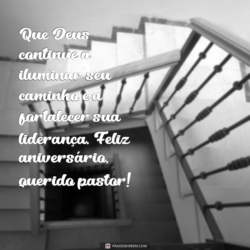 mensagem bíblica de aniversário para o pastor Que Deus continue a iluminar seu caminho e a fortalecer sua liderança. Feliz aniversário, querido pastor!