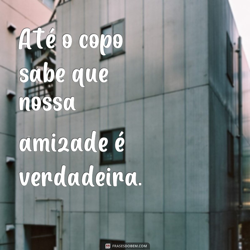 Descubra as melhores frases para personalizar o seu copo com as amigas! 