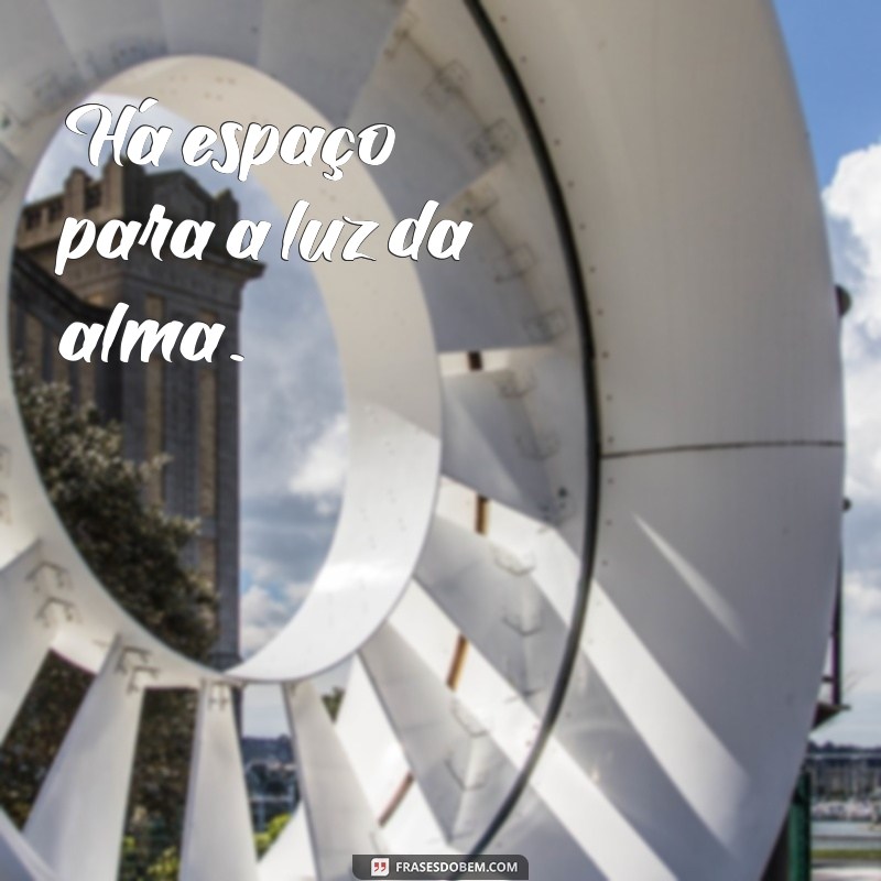 10 Poemas Inspiradores para Reflexão e Autoconhecimento 