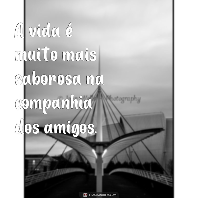 Descubra as melhores frases para personalizar seus copos de amigos! 