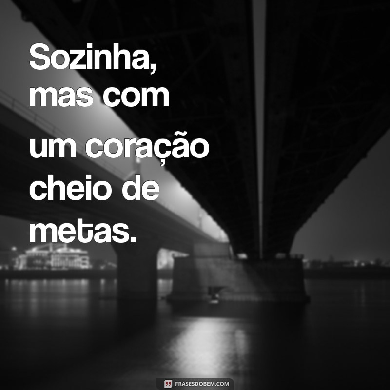 50 Frases Lindas para Legendar Suas Fotos Sozinha e Brilhar nas Redes Sociais 