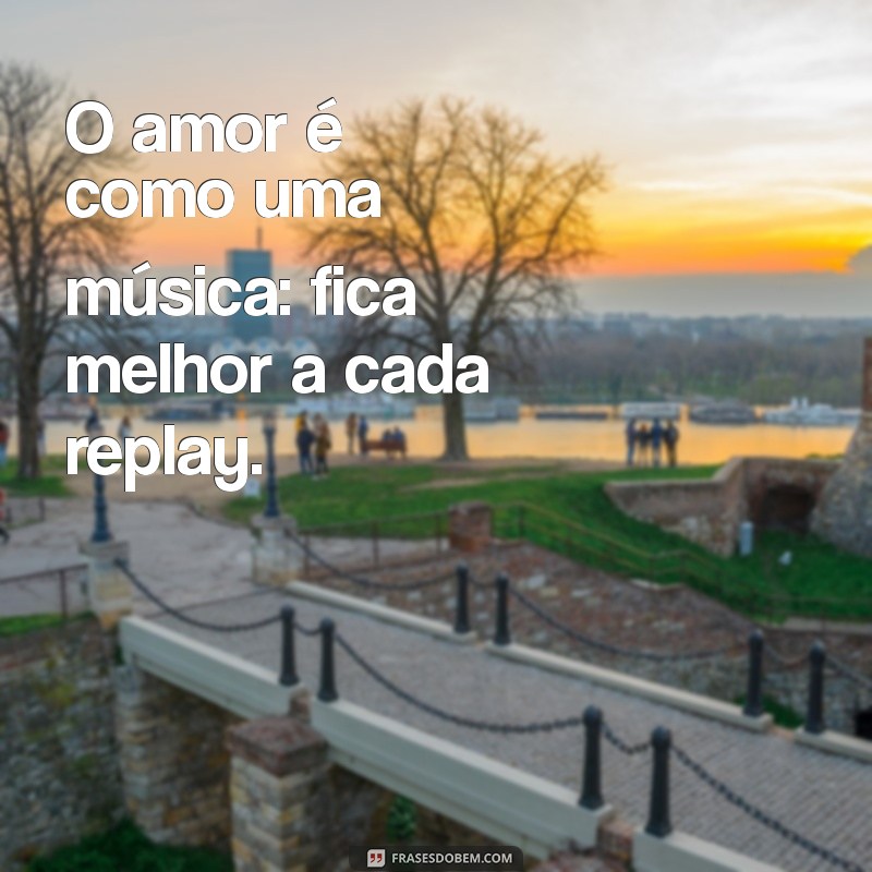 As Melhores Frases de Status Indireta para Declarar seu Amor com Música 