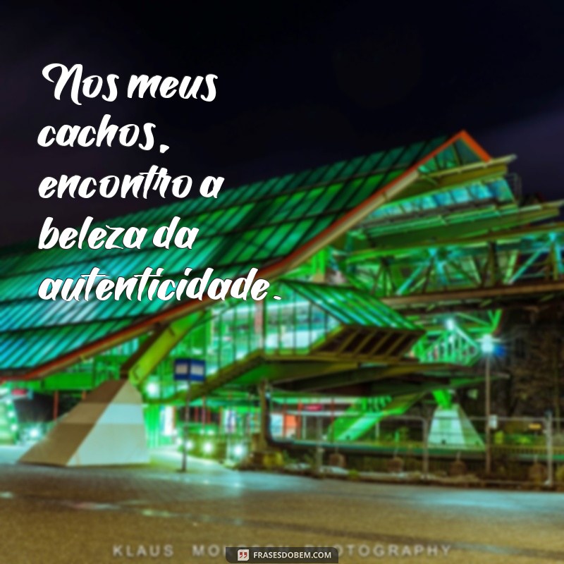 Frases Inspiradoras para Acompanhar Suas Fotos de Cabelo Cacheado 