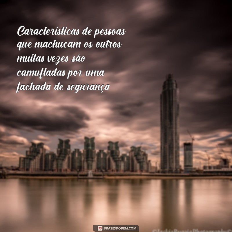 Entendendo o Comportamento de Quem Gosta de Machucar os Outros: Causas e Consequências 