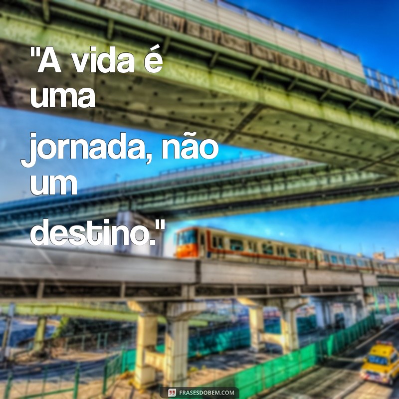 tatuagem frases no braço masculino grande 