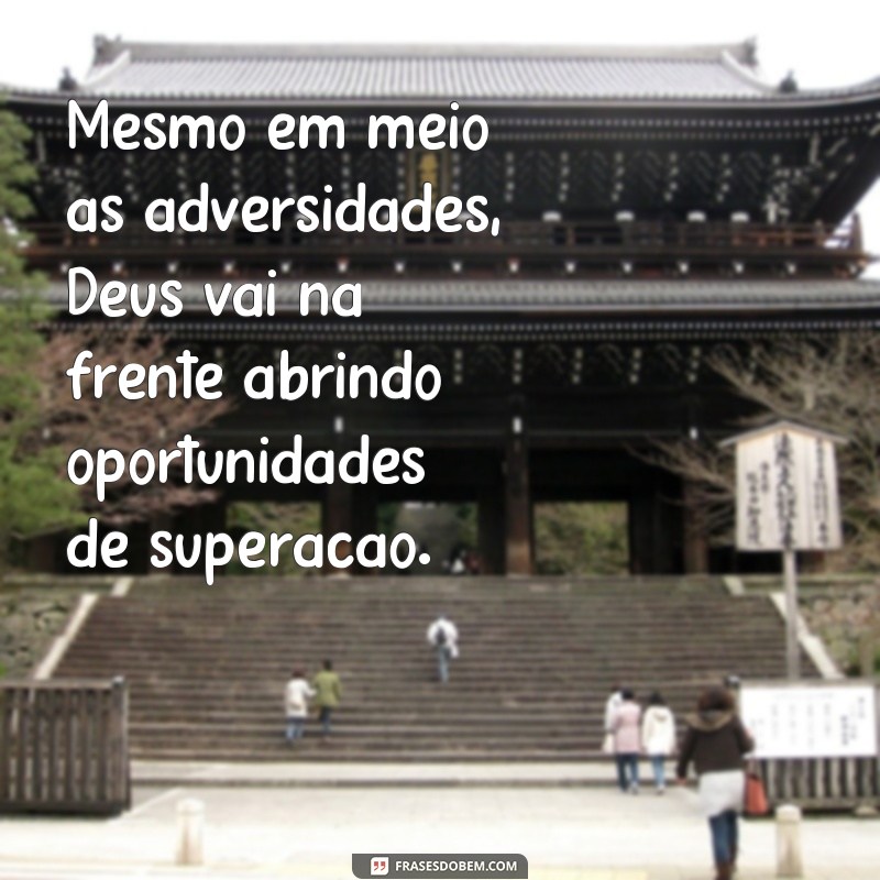 Descubra as melhores frases sobre a proteção divina: Deus vai na frente abrindo caminhos! 