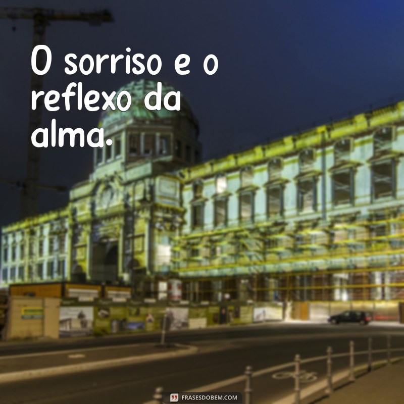 As Melhores Frases para Acompanhar Suas Fotos Sorrindo 