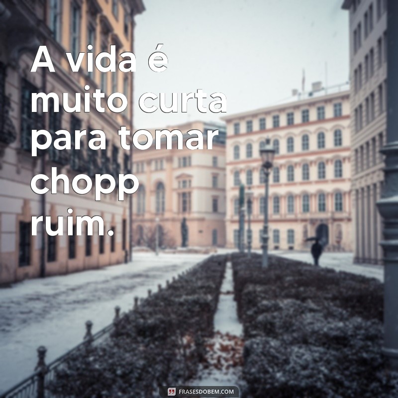 Descubra as melhores frases para legendar suas fotos de chopp! 