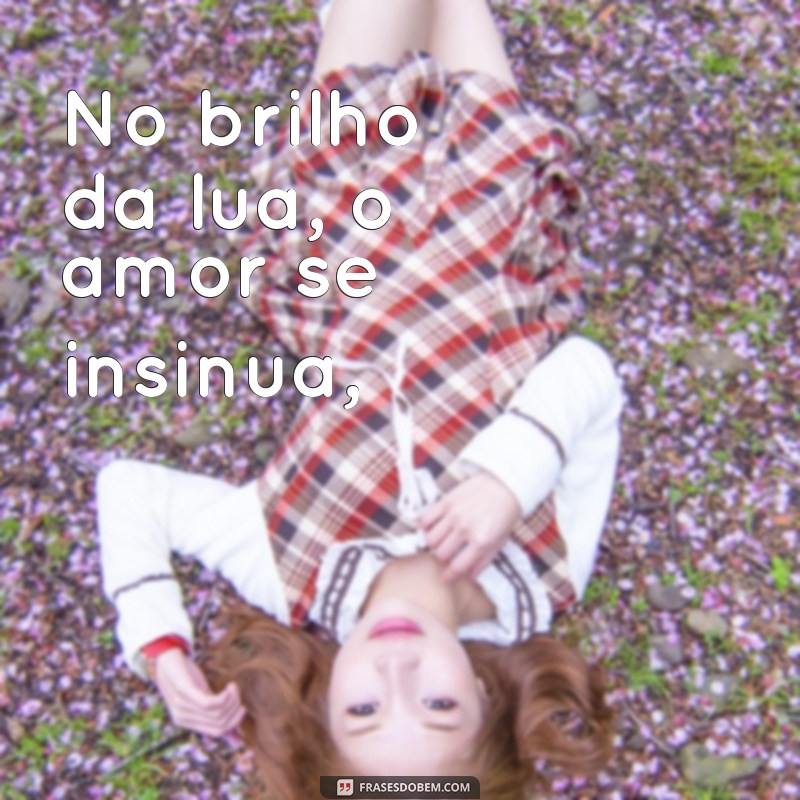 poesia com rima No brilho da lua, o amor se insinua,