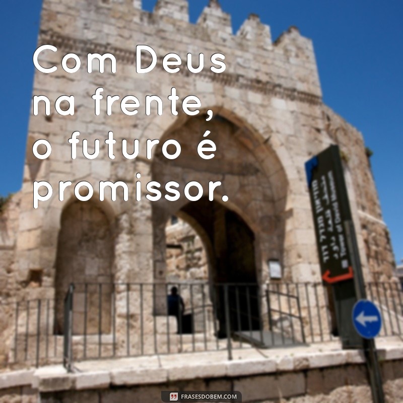 Deus na Frente: Como a Fé Pode Guiar Nossas Decisões Diárias 