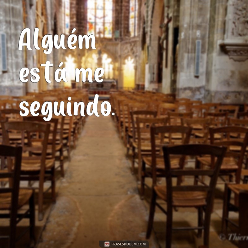 frases alguém alguém Alguém está me seguindo.