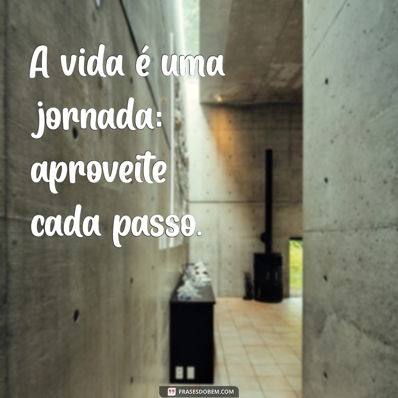 frases com dois pontos A vida é uma jornada: aproveite cada passo.