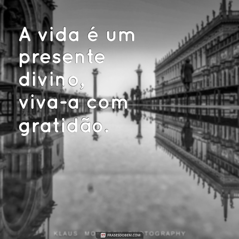 Frases Curtas e Inspiradoras de Deus para Refletir e Compartilhar 