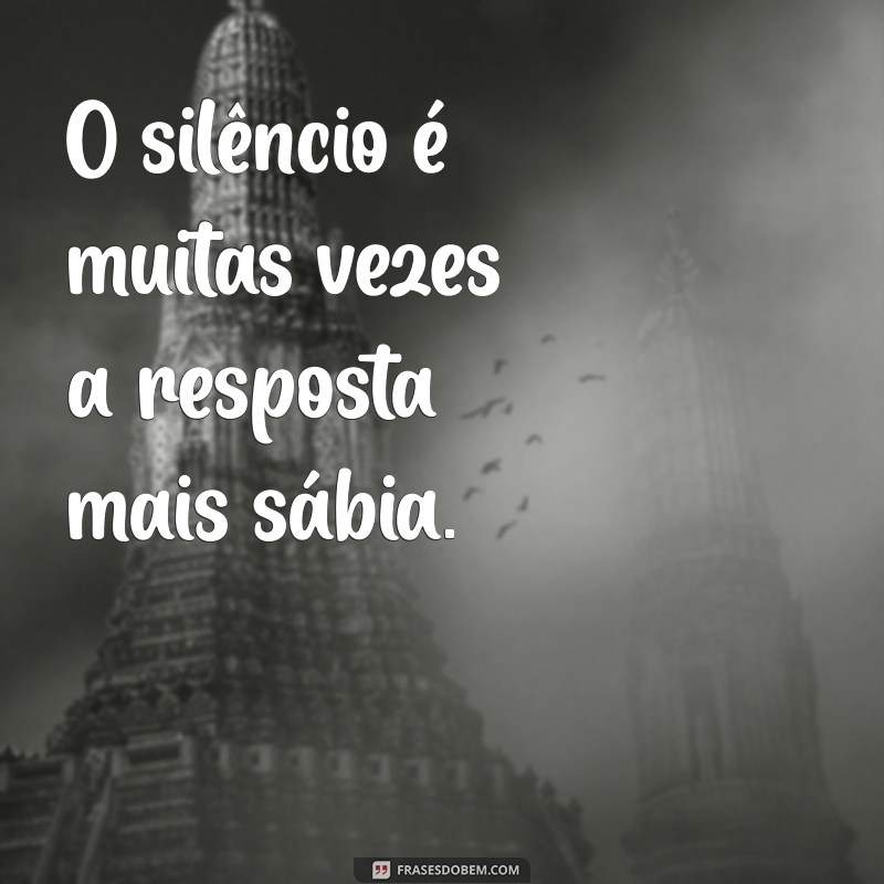 frases reflexão curtas O silêncio é muitas vezes a resposta mais sábia.