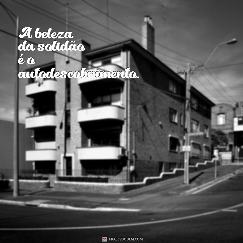 Frases Inspiradoras para Fotos de Mulheres Sozinhas: Expresse Sua Individualidade 