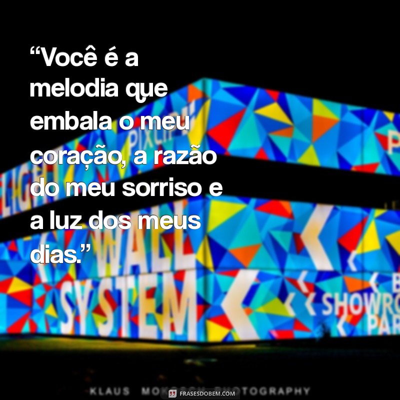 texto bonito para namorado “Você é a melodia que embala o meu coração, a razão do meu sorriso e a luz dos meus dias.”