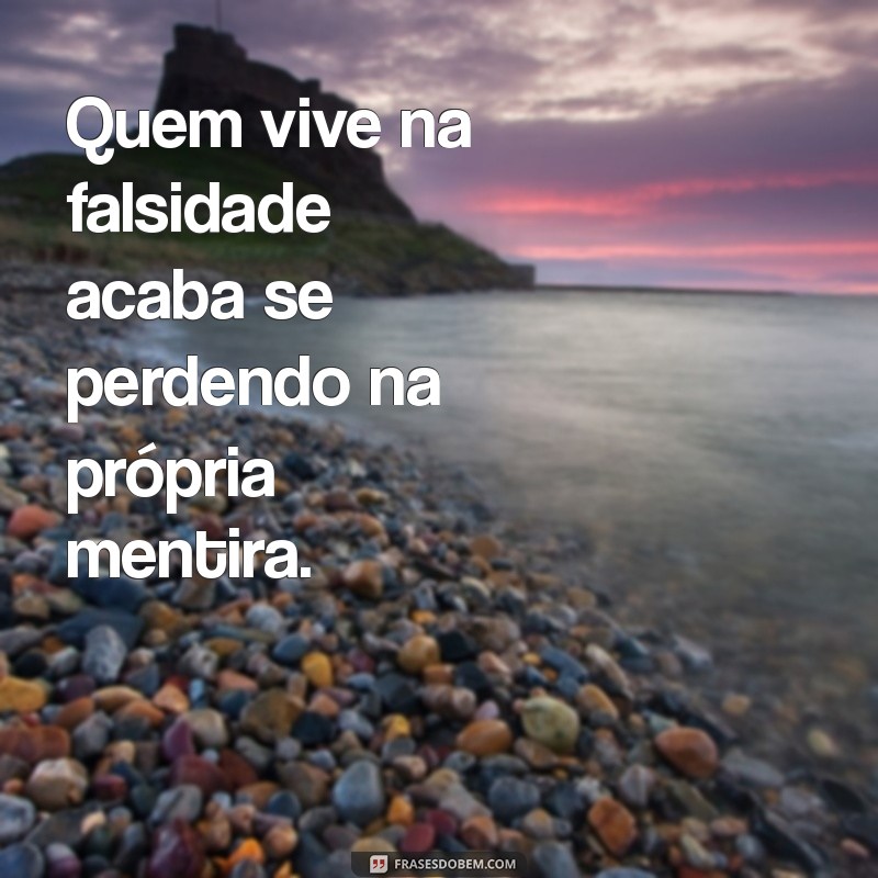 As Melhores Frases de Falsidade para Usar como Status nas Redes Sociais 