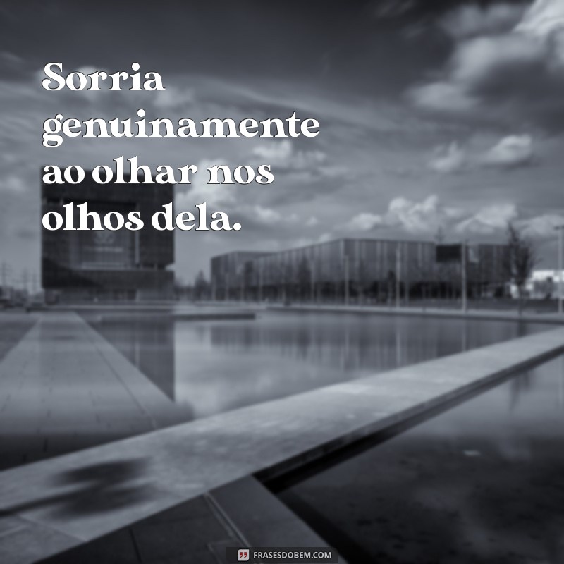 como fazer uma pessoa gostar de você em 4 segundos Sorria genuinamente ao olhar nos olhos dela.