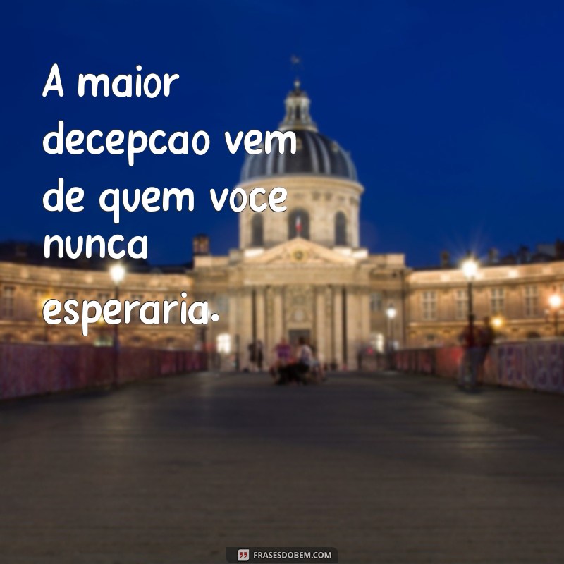 Frases Impactantes sobre Decepção: Mensagens Tristes para Refletir 