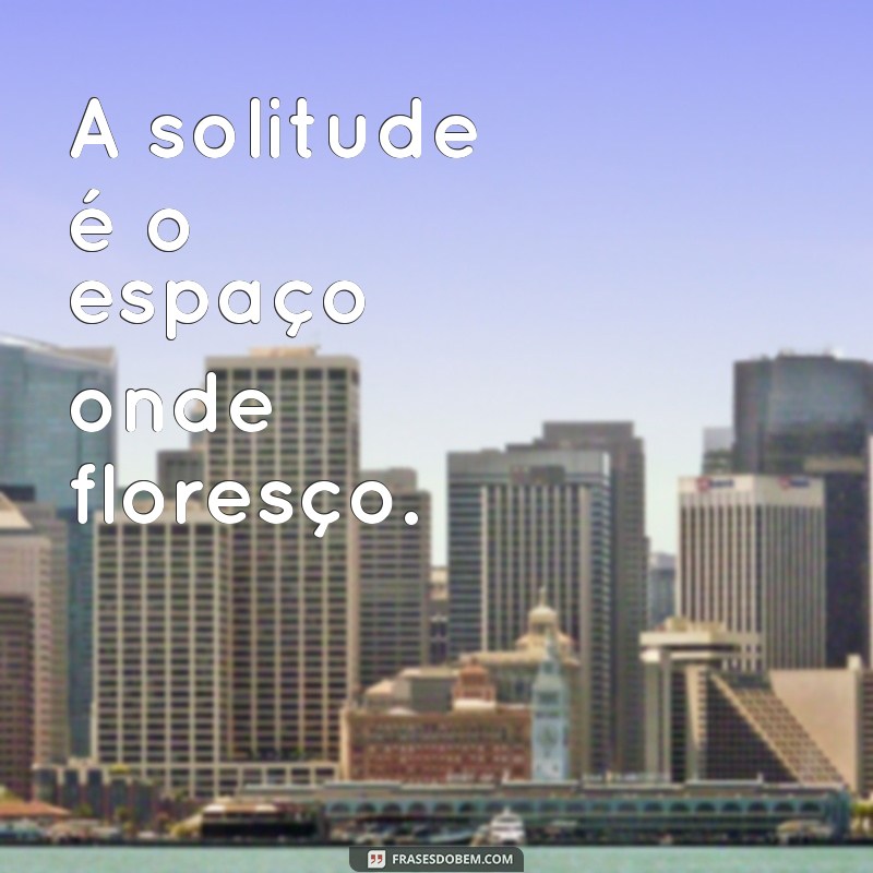 Frases Indiretas para Fotos Sozinha: Inspire-se com Estilo e Personalidade 