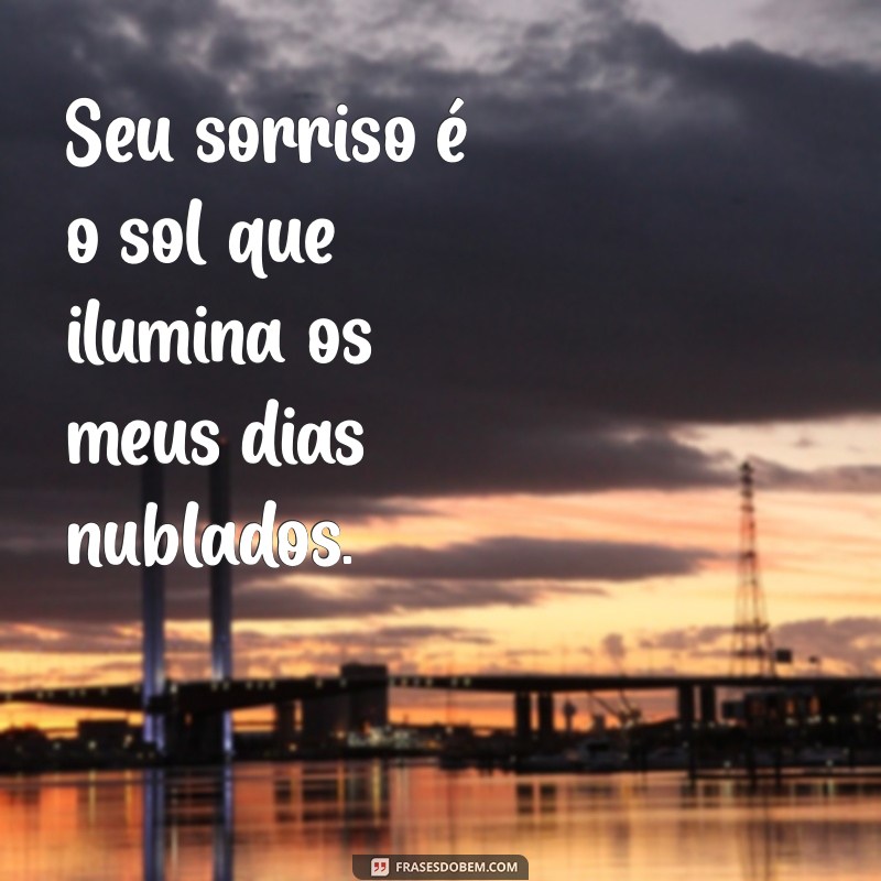 frases apaixonadas para crush Seu sorriso é o sol que ilumina os meus dias nublados.