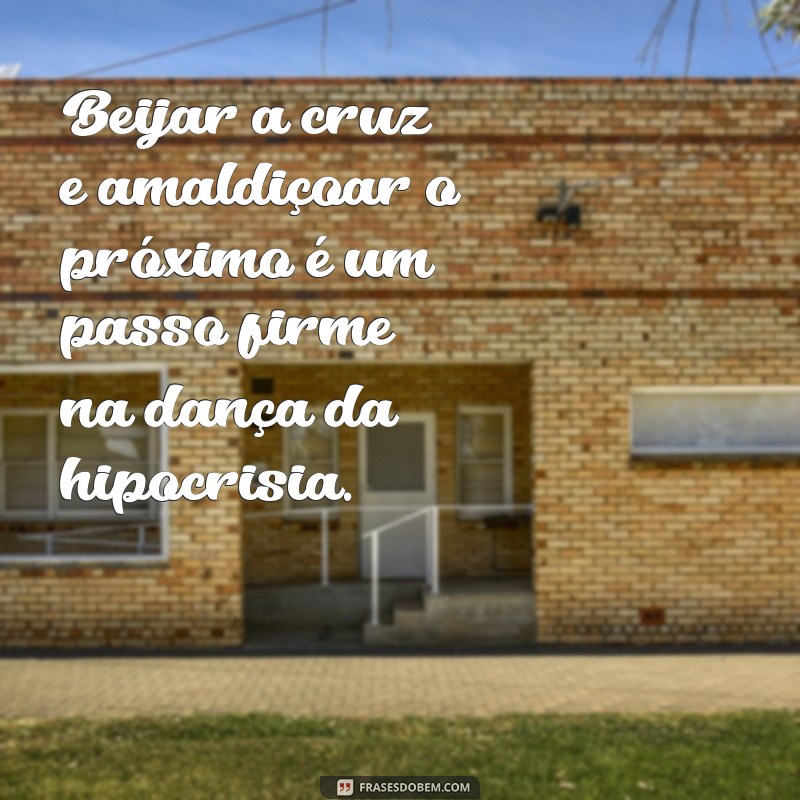 Frases Impactantes sobre Hipocrisia: Reflexões e Críticas 