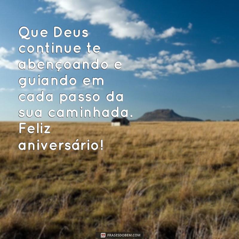 frases curtas de aniversário evangélica Que Deus continue te abençoando e guiando em cada passo da sua caminhada. Feliz aniversário!