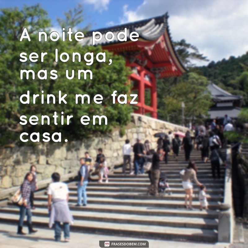 Frases Inspiradoras para Quem Gosta de Aproveitar Momentos Sozinha com um Drink 