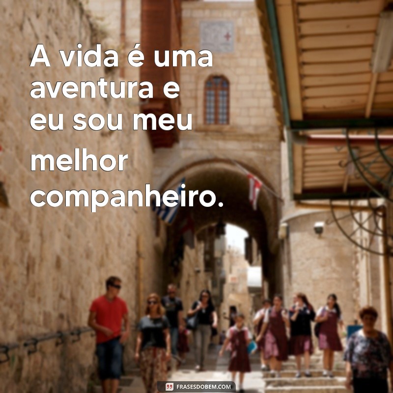 As Melhores Frases para Legendar Suas Fotos Sozinha e Inspirar Seus Seguidores 