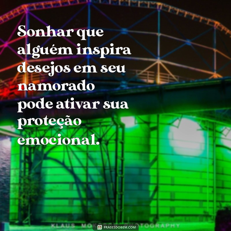 Significado de Sonhar que Alguém se Atraí pelo Seu Namorado: Interpretações e Mensagens 