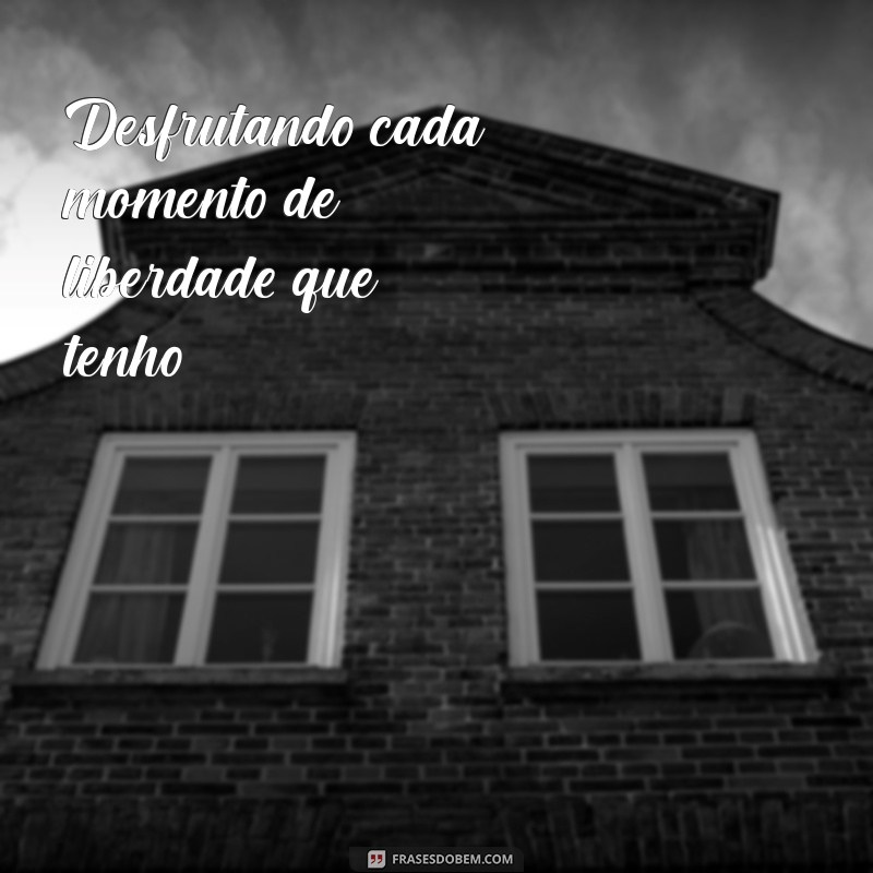 As Melhores Frases para Legendar Suas Fotos Sozinho: Inspirações para Homens 