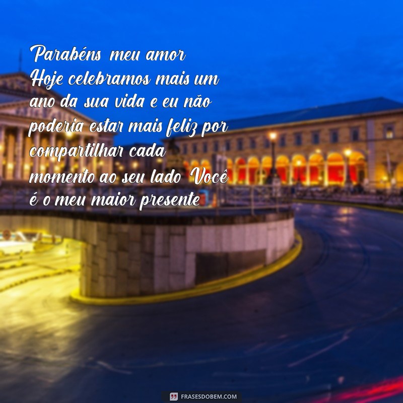 parabéns meu amor texto Parabéns, meu amor! Hoje celebramos mais um ano da sua vida e eu não poderia estar mais feliz por compartilhar cada momento ao seu lado. Você é o meu maior presente!