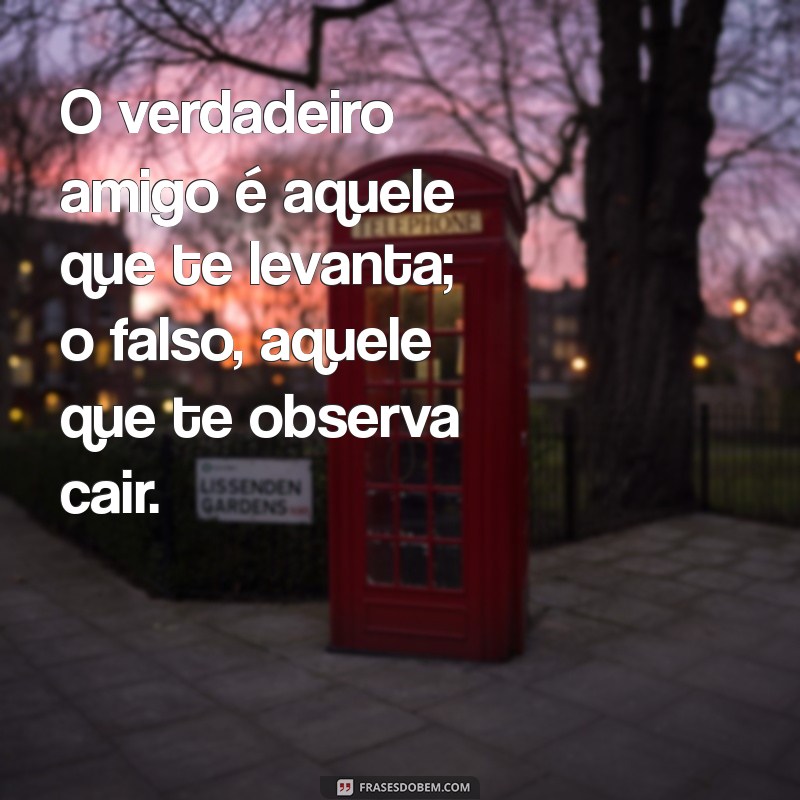Frases Impactantes sobre Amizade Falsa: Reflexões para Abertura de Olhos 