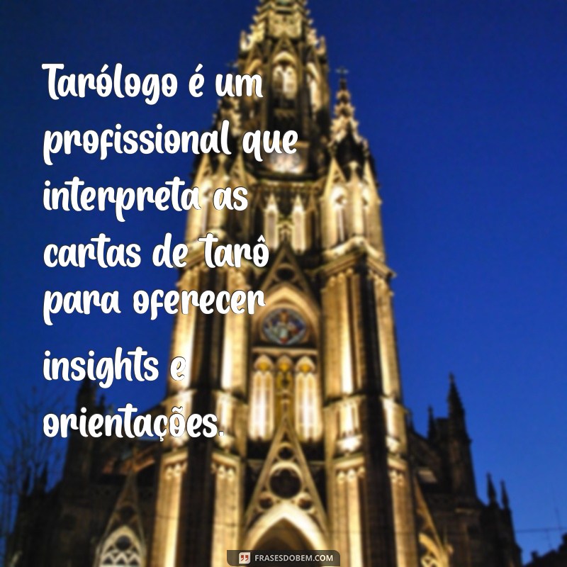 o que é tarólogo Tarólogo é um profissional que interpreta as cartas de tarô para oferecer insights e orientações.