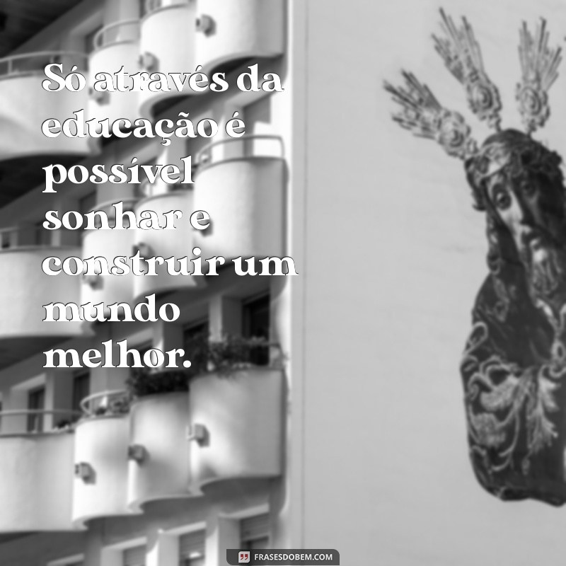 Entendendo a Filosofia de Paulo Freire: Educação Transformadora e Crítica 