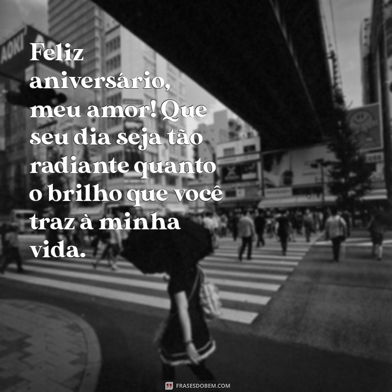 mensagem de aniversário para um amor especial Feliz aniversário, meu amor! Que seu dia seja tão radiante quanto o brilho que você traz à minha vida.