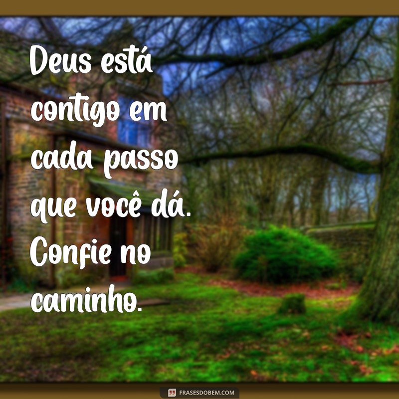 deus está contigo mensagem Deus está contigo em cada passo que você dá. Confie no caminho.