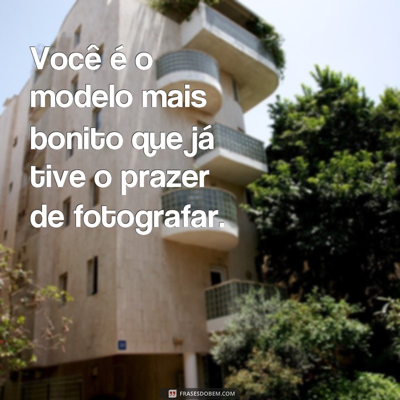 Descubra as melhores frases para acompanhar suas fotos de um moreno bonito 