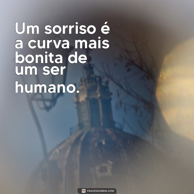 um sorriso frases Um sorriso é a curva mais bonita de um ser humano.