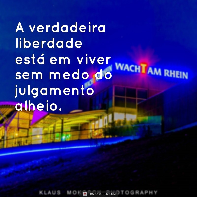 Entendendo a Identidade de Gênero: A Realidade das Travestis e sua Importância na Sociedade 