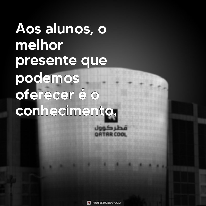 Descubra as melhores frases para personalizar seus copos de formatura em Pedagogia 