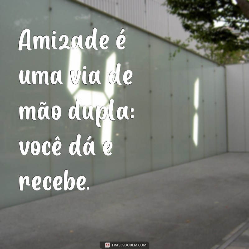 Descubra as melhores frases de amizade do grande pensador 