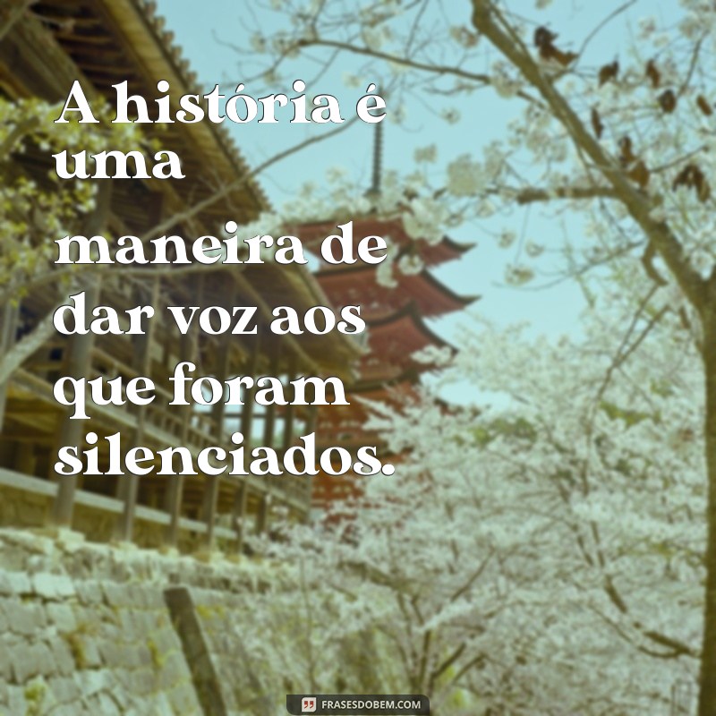 Descubra as melhores frases de historiadores para se inspirar e refletir 