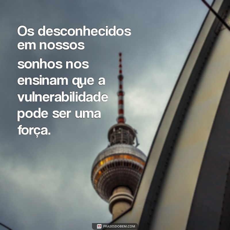 Significado de Sonhar Abraçando um Homem Desconhecido: Interpretações e Simbolismos 