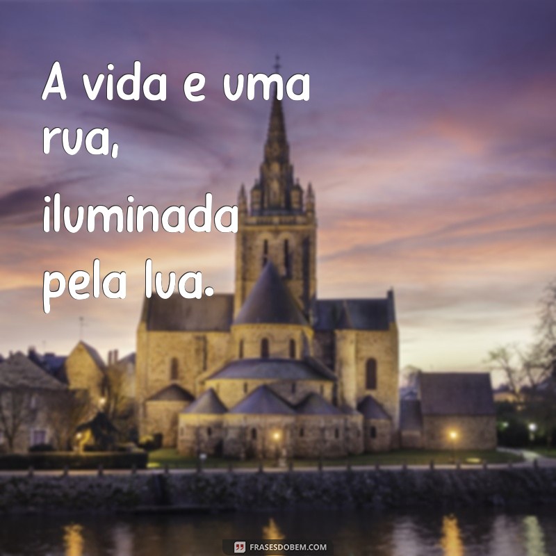 rima com lua A vida é uma rua, iluminada pela lua.